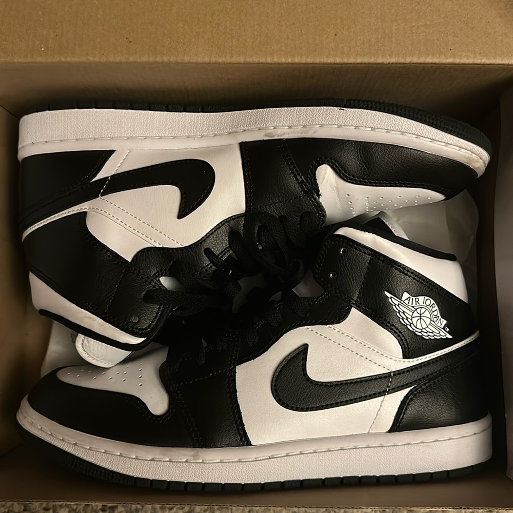 Jordan 1 mid
